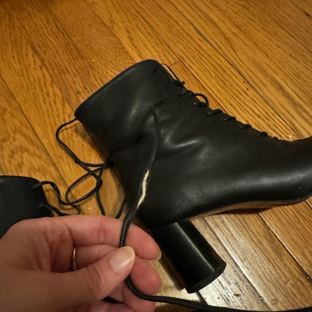LoQ Agata Lace-up Boots - Black - Picture 8 of 10